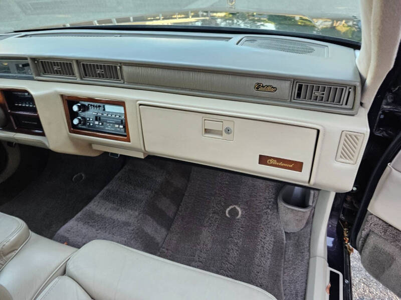 
								Cadillac Fleetwood 1992 full									